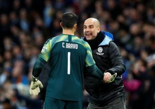 Claudio Bravo se robó las miradas y aplausos con un tierno gesto hacia un niño