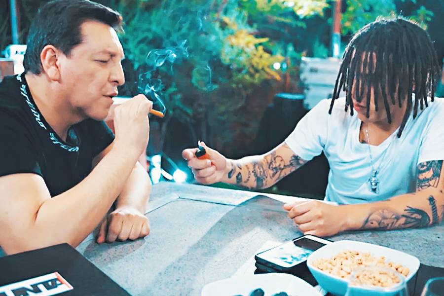Julio César Rodríguez tras lanzamiento de su primer programa web: “Nunca había fumado en cámara”