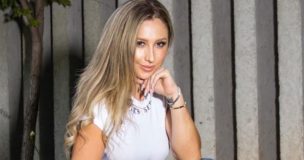 ¿Son idénticas? Nicole Moreno presentó a su hermana 10 años menor en las redes sociales