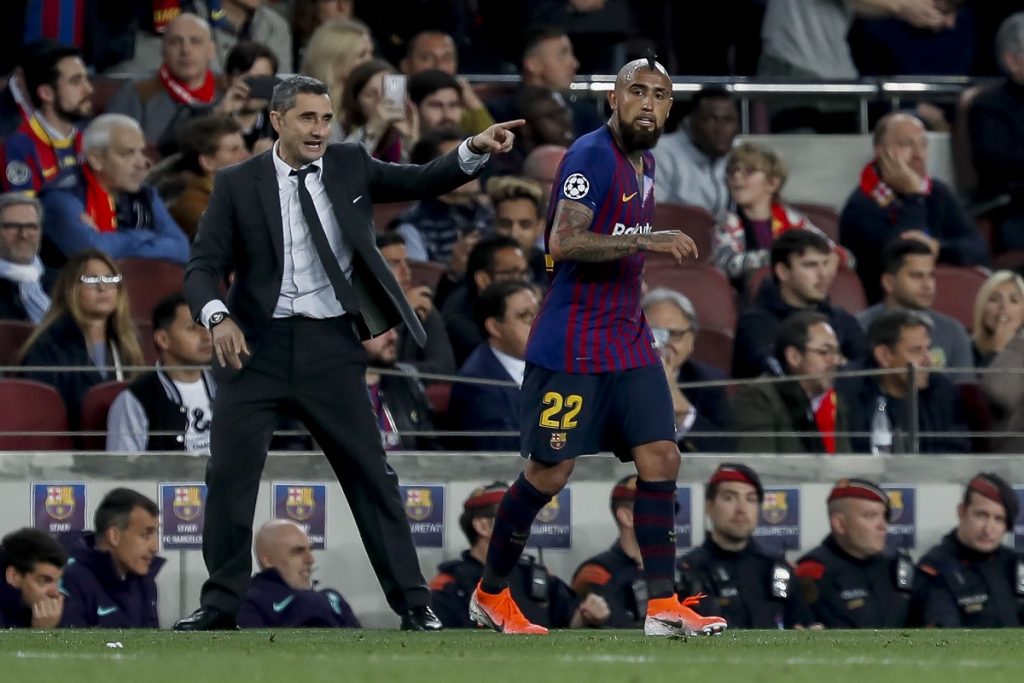 Entrenador del FC Barcelona pone en suspenso el futuro de Vidal: “Ya veremos qué ocurre, pero cuento con él”