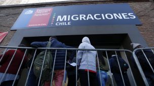 Extranjería anuncia serie de reformas que facilitarán trámites para migrantes en Chile: disminuirán 30% los tiempos de espera