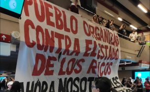 Manifestación en estación Los Leones de Metro obliga a cortar la corriente