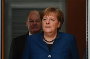 Merkel destituye a un miembro de su gobierno por haber votado con la ultraderecha