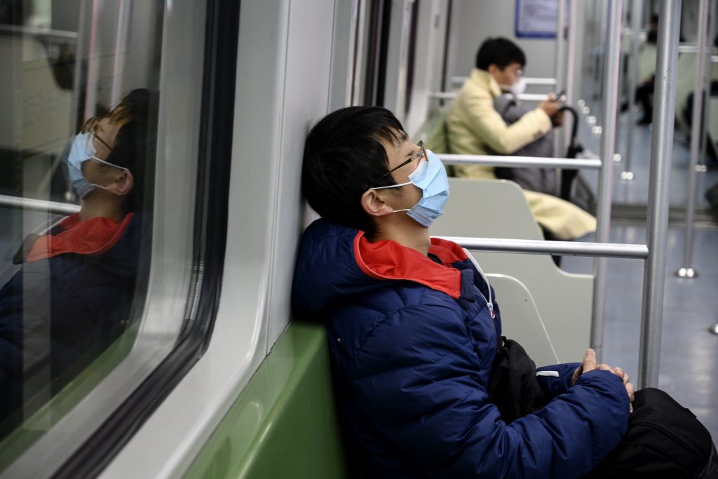 Sube a 1.765 el saldo de muertos por el coronavirus en China