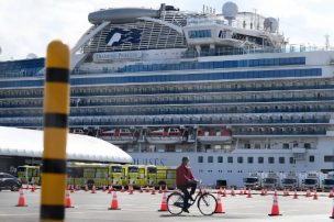 Pasajeros de crucero en cuarentena comienzan a desembarcar y ya van de 2 mil muertos por coronavirus en China