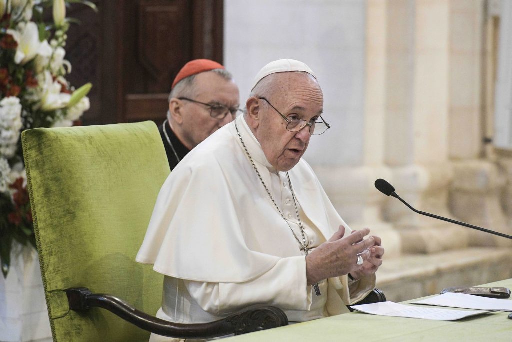 Papa condena desde Bari hipocresía de países que “hablan de paz y venden armas”