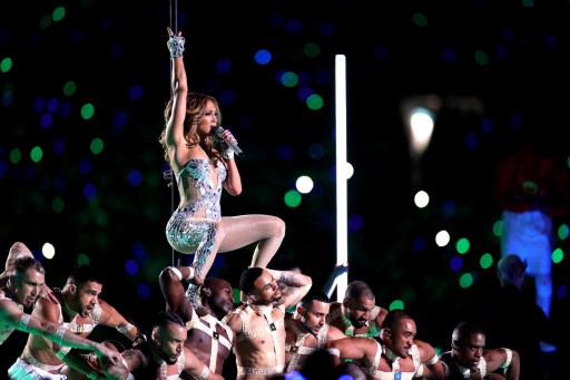 Mira la espectacular y latina presentación de J-Lo y Shakira en el Super Bowl