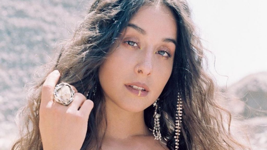 Denise Rosenthal lanzó videoclip de “Tiene Sabor”, su último single que apunta a la auto-aceptación