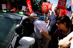 Manifestantes por el Rechazo robaron y agredieron a periodistas en Escuela Militar