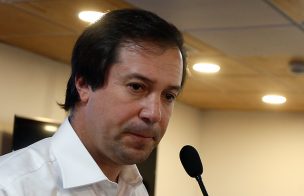 Ministro Palacios suspende su militancia en la UDI y la critica por su apoyo a Hasbún