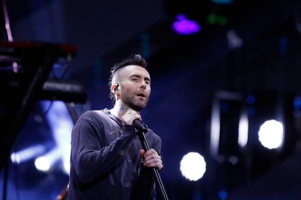 “Maldita ciudad… imbéciles”: Revelan nuevo registro de Adam Levine “en llamas” tras culminar su presentación en Viña