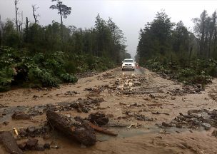 Aislados y cortes de camino en localidades de Pozo Almonte por lluvias estivales