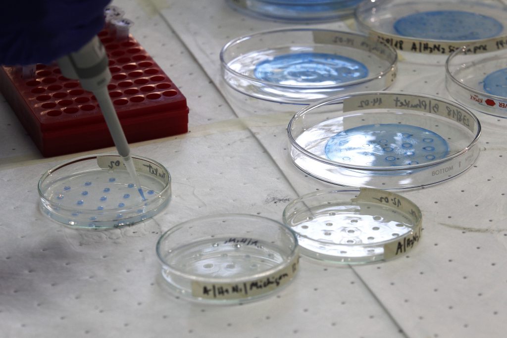 Mantienen encerrado en “cuarentena” a chileno sospechoso de coronavirus