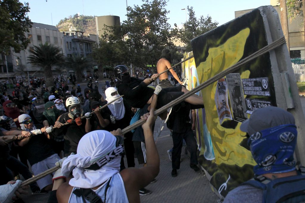 Director (s) de INDH: “Manifestaciones violentas en Plaza Italia son ilegítimas”
