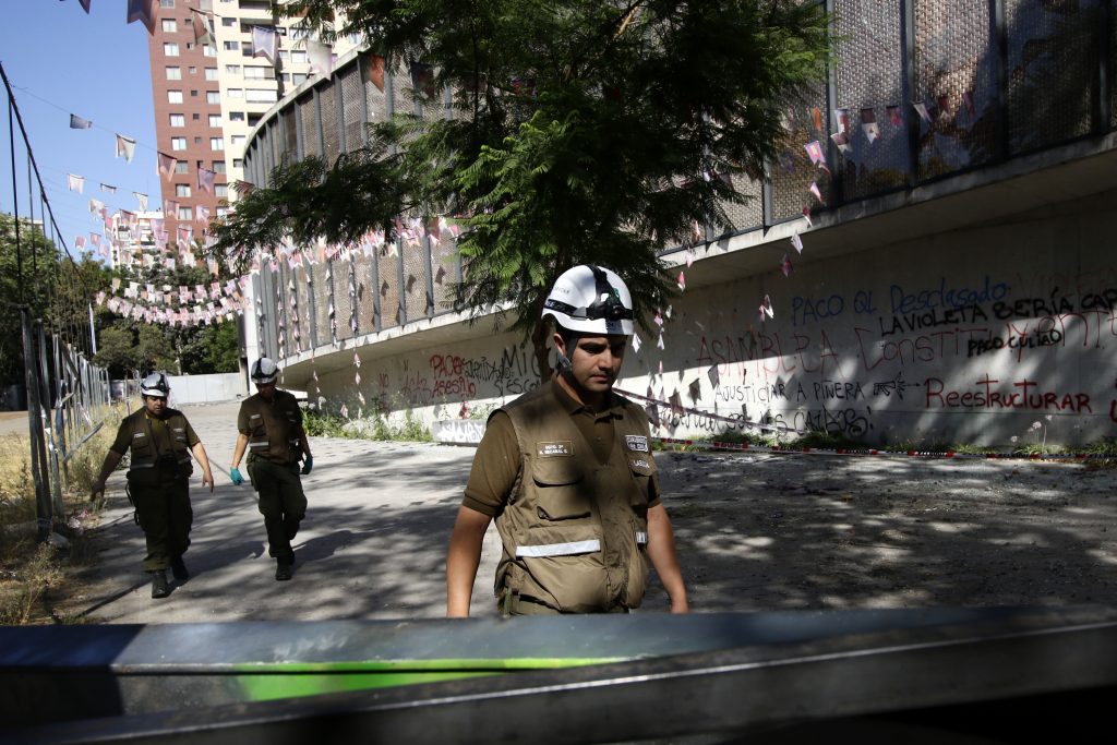 Carabineros: Incendio a Museo Violeta Parra lo habrían originado 10 encapuchados