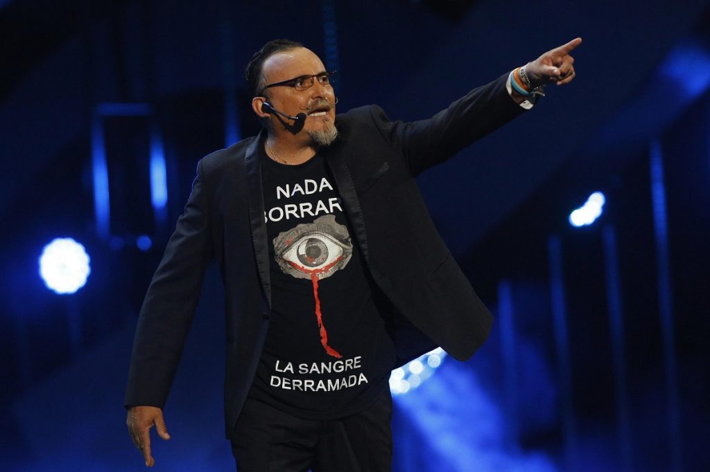 “Nada borrara la sangre derramada”: la polera que ocupó “El Flaco” en su exitosa presentación en Viña del Mar