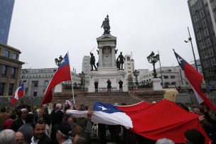 Acto de desagravio a Heroes de Iquique congregó cerca de 2 mil personas en Valparaíso