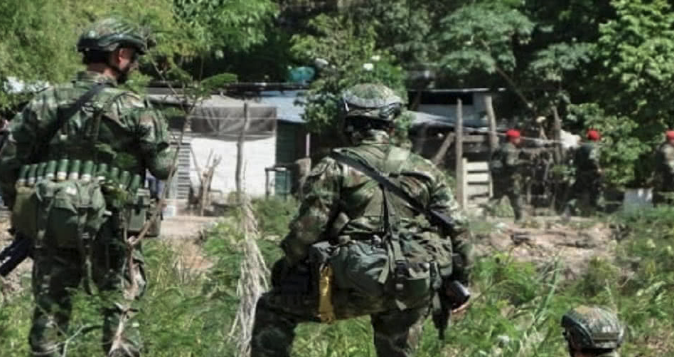 Ejército venezolano anuncia muerte de seis presuntos paramilitares colombianos