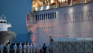 Transfieren a tierra a primeros pasajeros de crucero en cuarentena en Japón