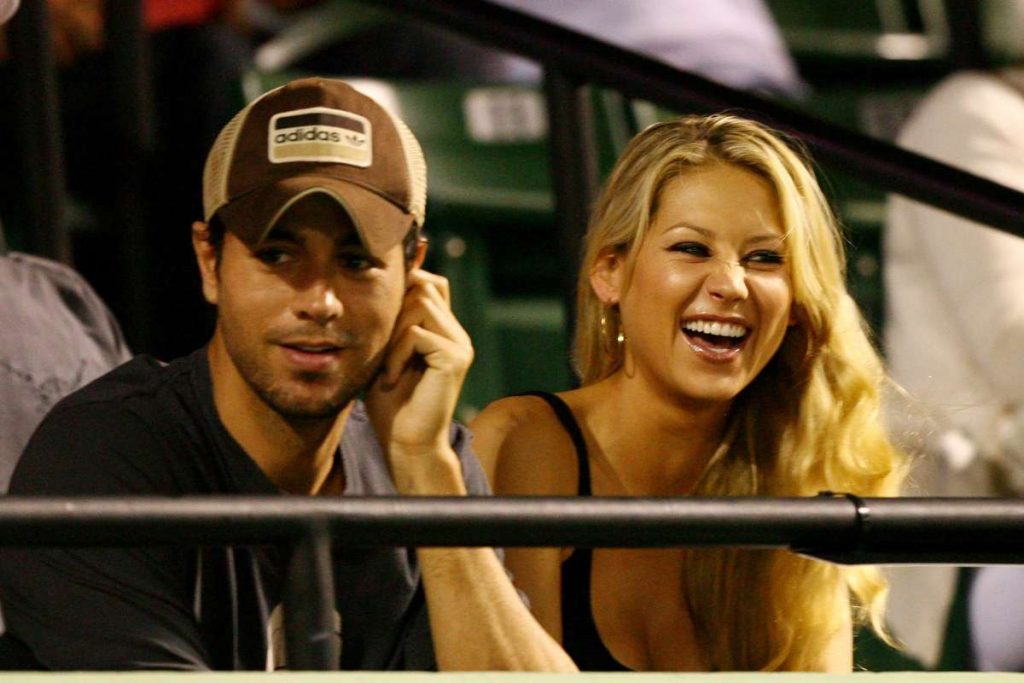 Enrique Iglesias comparte inédita e íntima fotografía junto a su tercera hija recién nacida