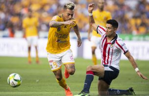 Eduardo Vargas ingresó en el final en la victoria del Tigres sobre las Chivas