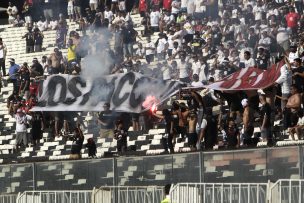 Integrantes de la Garra Blanca colgaron lienzo en el Estadio Monumental con consignas contra Mario Salas