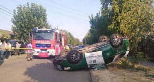 Patrulla de Carabineros volcó con dos funcionarios tras colisión con otro vehículo en Chillán