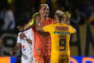 Eduardo Vargas contribuyó con una asistencia en la heroica clasificación del Tigres