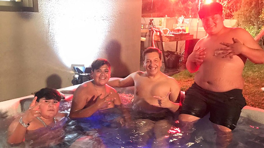 Julio César Rodríguez terminó en una piscina junto a Kidd Tetoon en “La Junta”