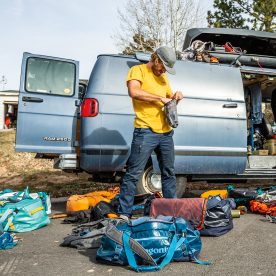 Patagonia lanza inédita colección de bolsos y mochilas hechos con 10 millones de botellas de plástico