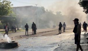 Incidentes se registran entre hinchas de la U. de Chile y Carabineros afuera del Estadio Nacional