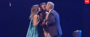 El atrevido beso que le dio Ricky Martin a Martín Cárcamo