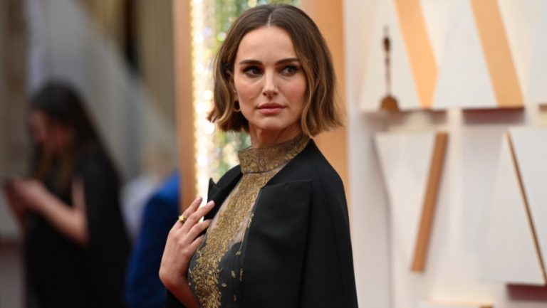 Natalie Portman mostró su avanzado embarazo y emocionó con un tierno mensaje para su bebé