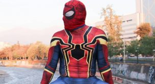 El creativo atuendo de Sensual Spiderman para “combatir” al coronavirus