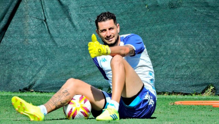 Gabriel Arias “convirtió” su living en el Cilindro y se entrena sin cesar en medio de la cuarentena
