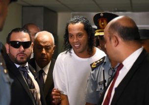 Ronaldinho deberá seguir en prisión en Paraguay