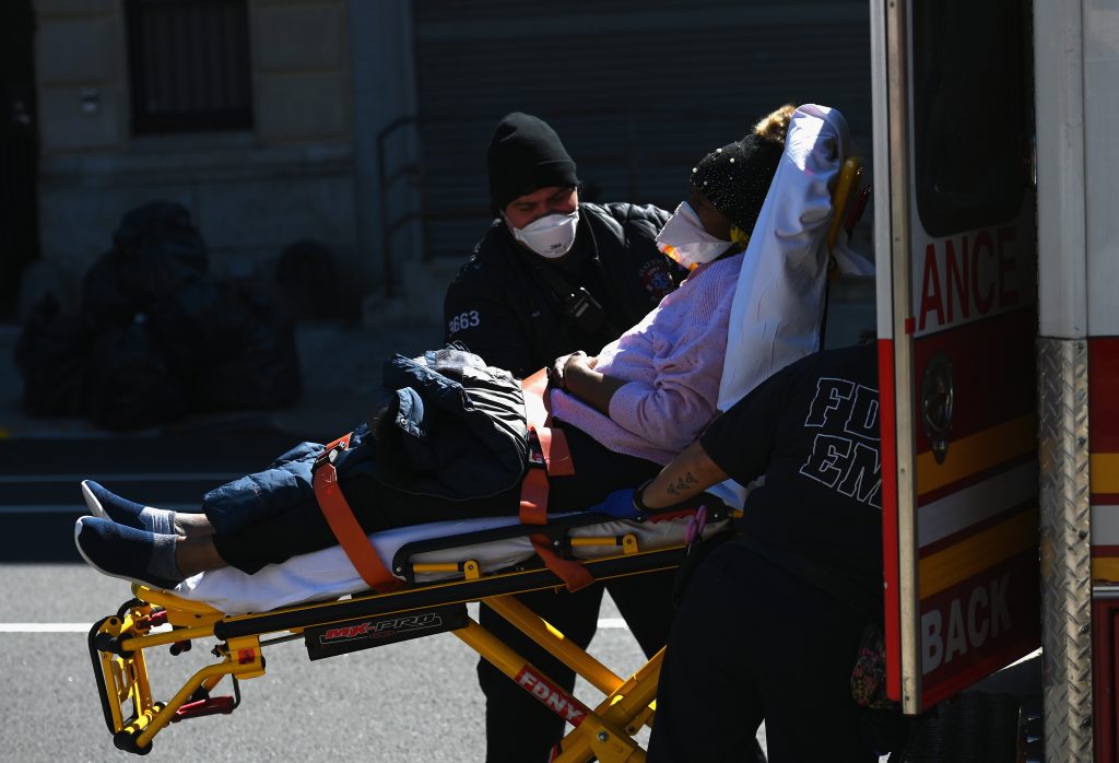 “Estamos todos expuestos”: el miedo se apodera del personal de salud en Nueva York