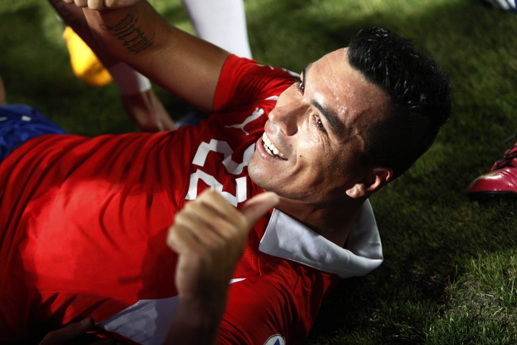 Del recuerdo: cuando Esteban Paredes fue el héroe de la Roja y “salió al rescate” de Sampaoli