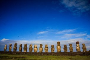 Rapa Nui cierra sus puertas a residentes y turistas: pedirán a Latam suspender los vuelos