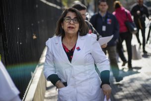 Rosa Oyarce llama a no generar caos por coronavirus en Santiago: Recomienda lavado de manos y evitar el saludo