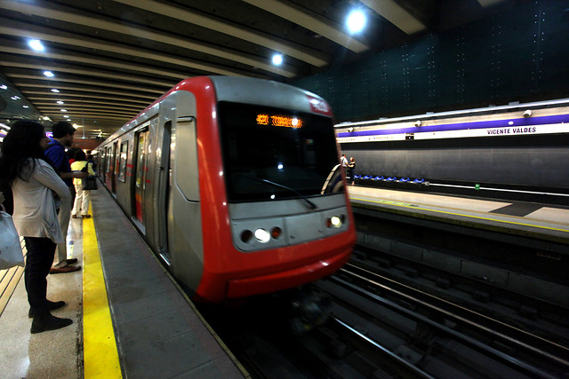 Metro sanitiza trenes para evitar contagios de coronavirus