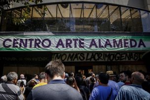 Bomberos no encuentra pruebas que lacrimógena haya provocado incendio en el Cine Arte Alameda