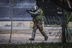 Decretan prisión preventiva para carabinero acusado de disparar una lacrimógena en la cabeza de una persona