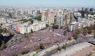 Miles de personas se congregan en marcha por el Día Internacional de La Mujer