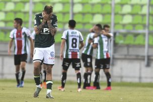 Palestino reaccionó sobre el final y profundizó el mal momento de Santiago Wanderers