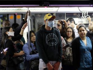 FOTOS | Personas comienzan a usar mascarilla en el Metro por el coronavirus