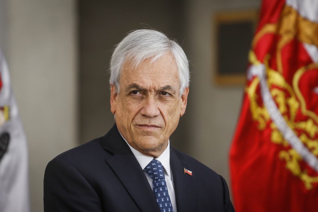 Presidente Piñera lamenta primera muerte por COVID-19 y evalúa “cierre total de comunidades”