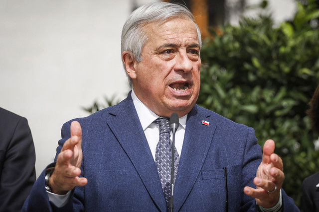 Ministro Mañalich: Un llamado a cerrar ciudades “significa inmediatamente un pánico y carrera por el sobreabastecimiento”