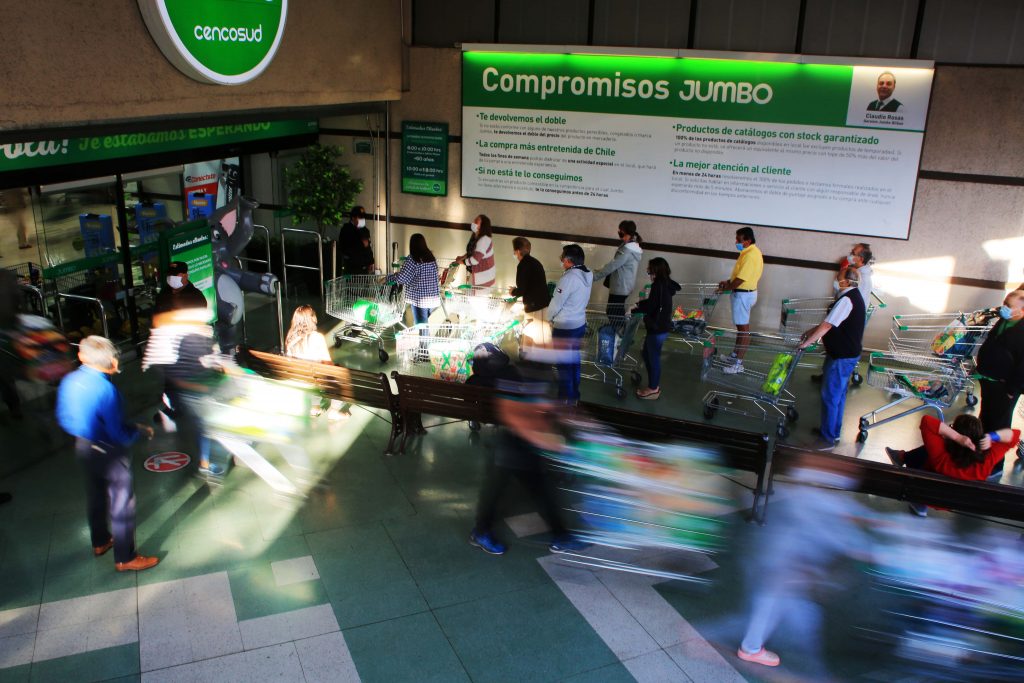 Gobierno se querellará contra mujer con COVID-19 que fue a supermercado