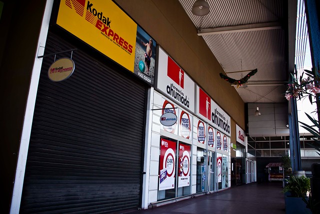 Saquearon locales del centro comercial “Espacio Urbano” en Estación Central